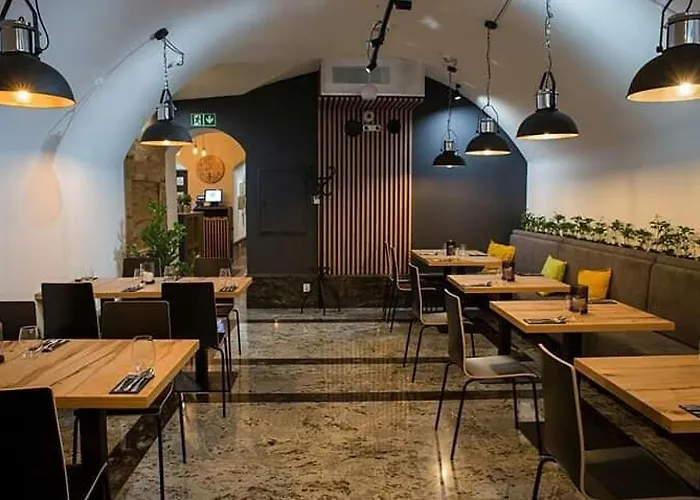 Discover Krakow Apartments - 3 Rakowicka St - Classic Apartments Near Main Station - Netflix
